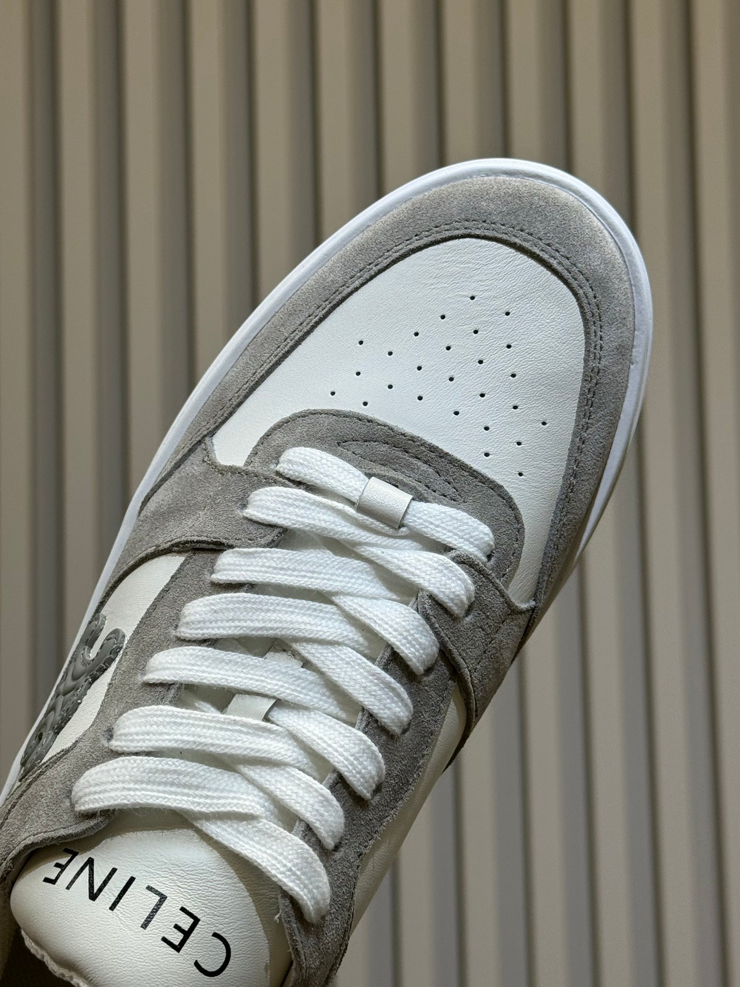 S-Sneakers