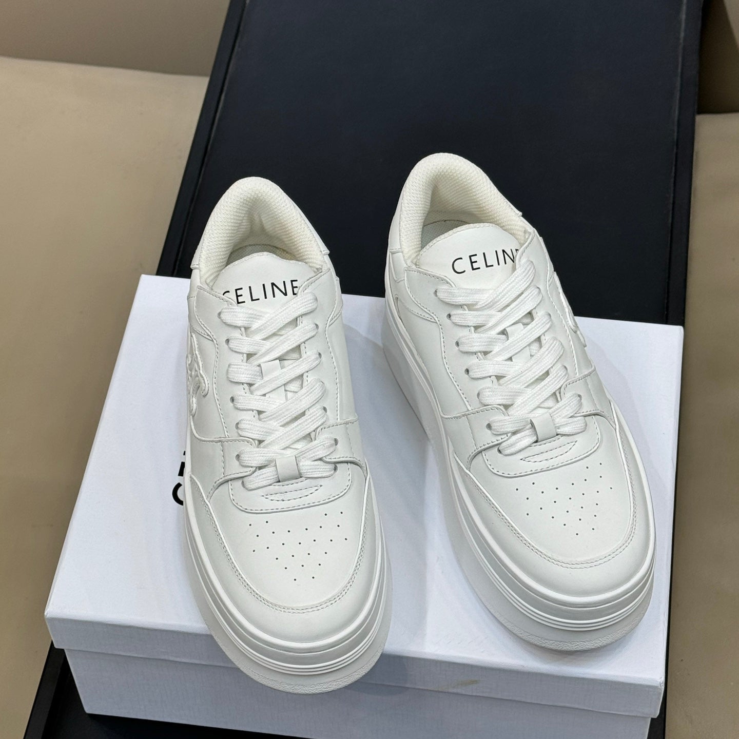 S-Sneakers