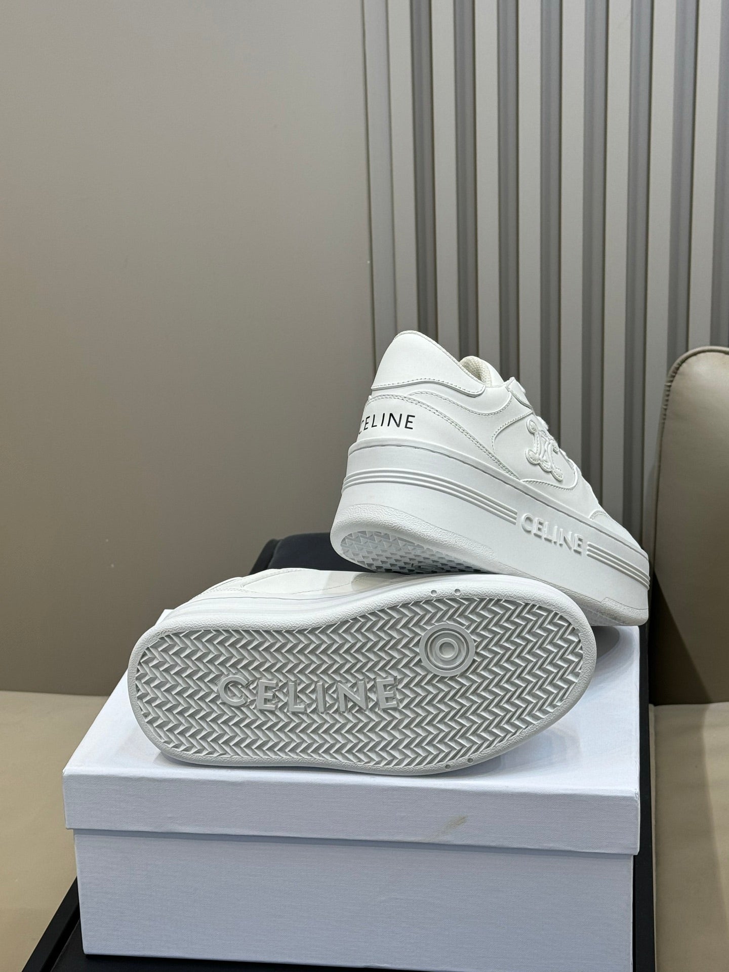 S-Sneakers