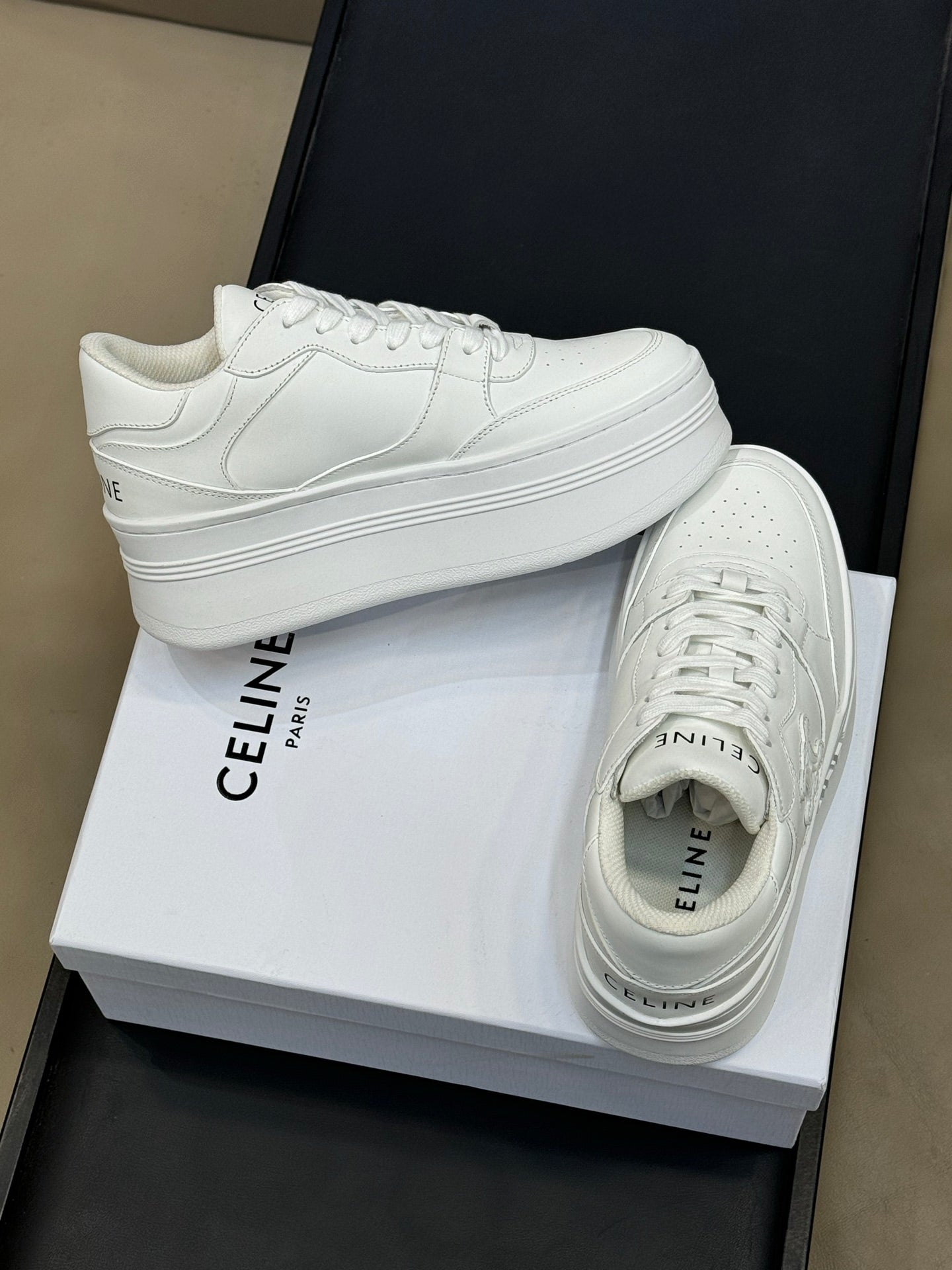 S-Sneakers
