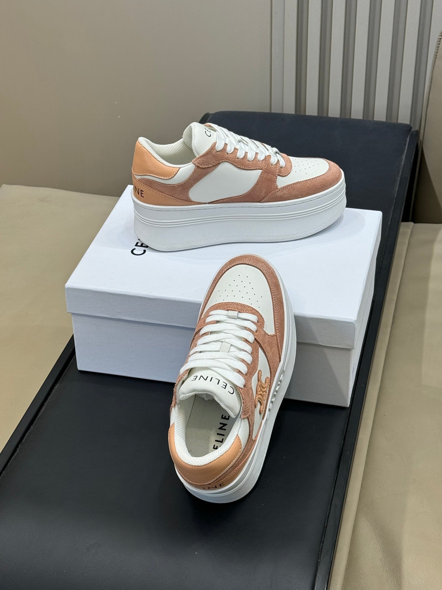 S-Sneakers
