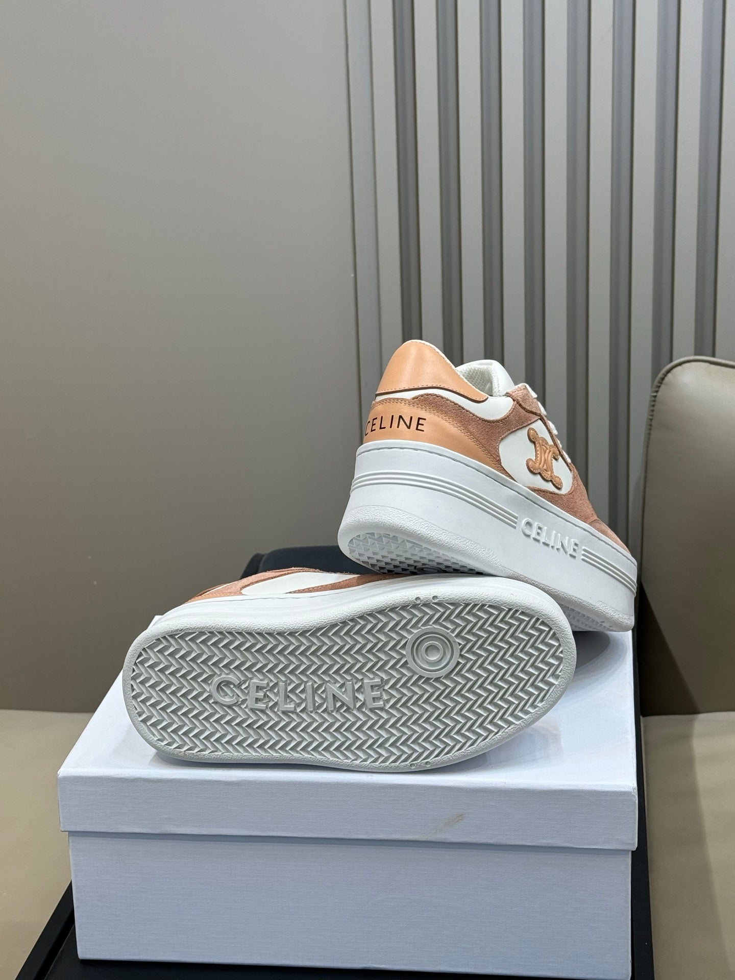 S-Sneakers