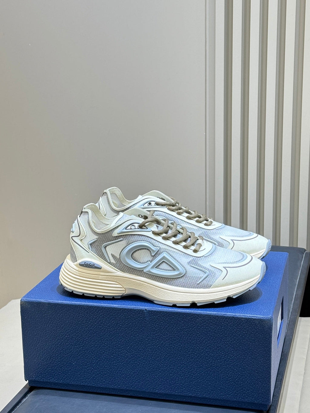 D-Sneakers