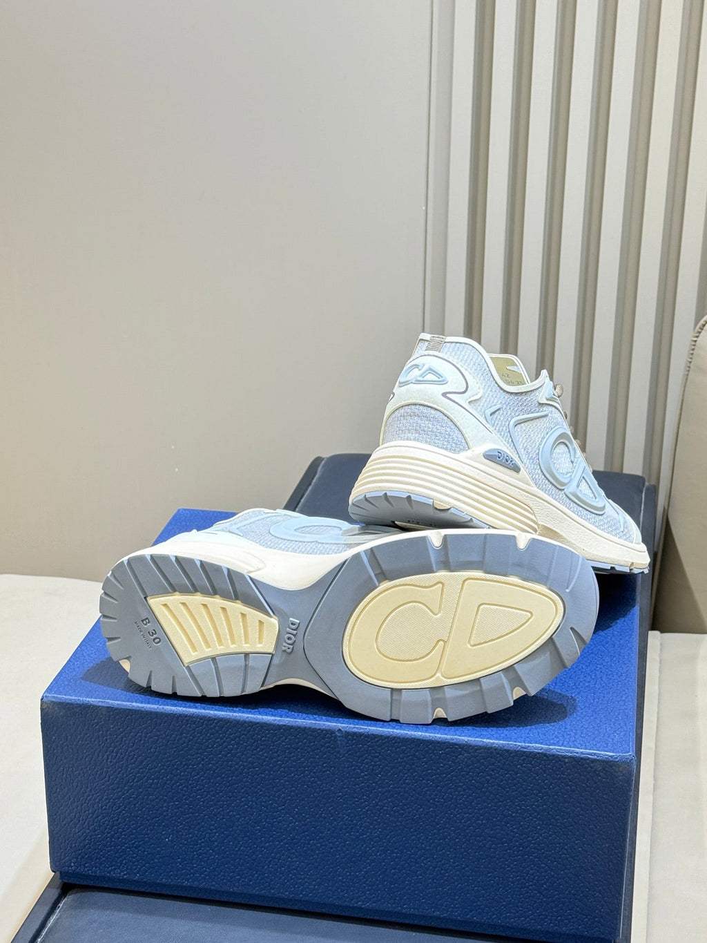 D-Sneakers