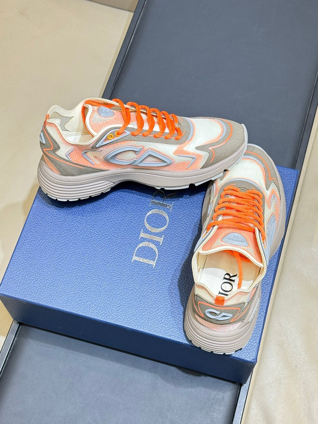 D-Sneakers
