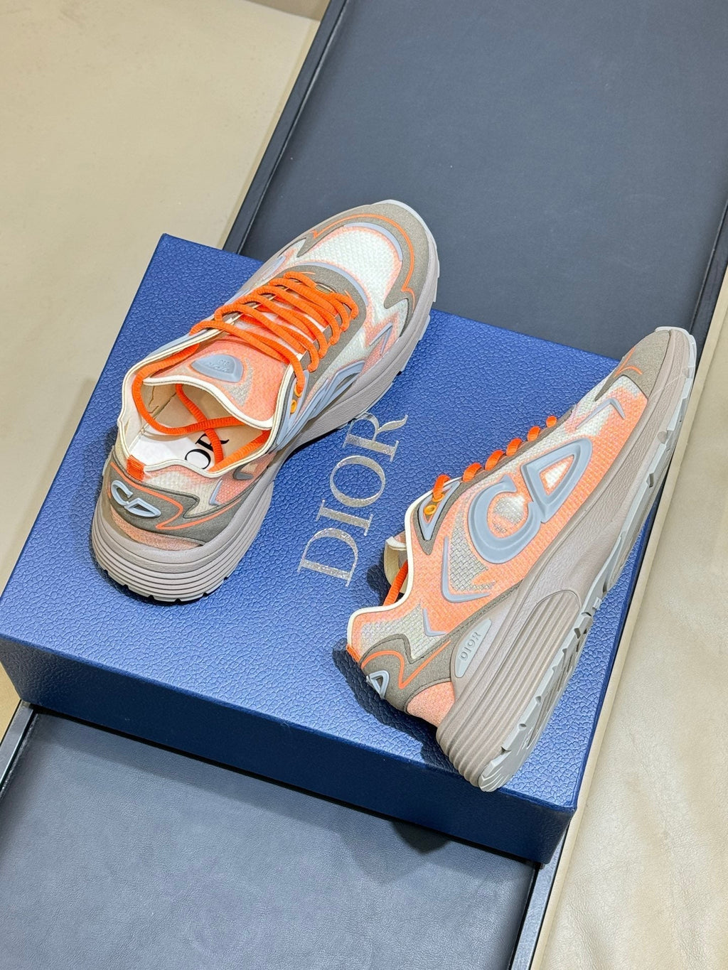 D-Sneakers