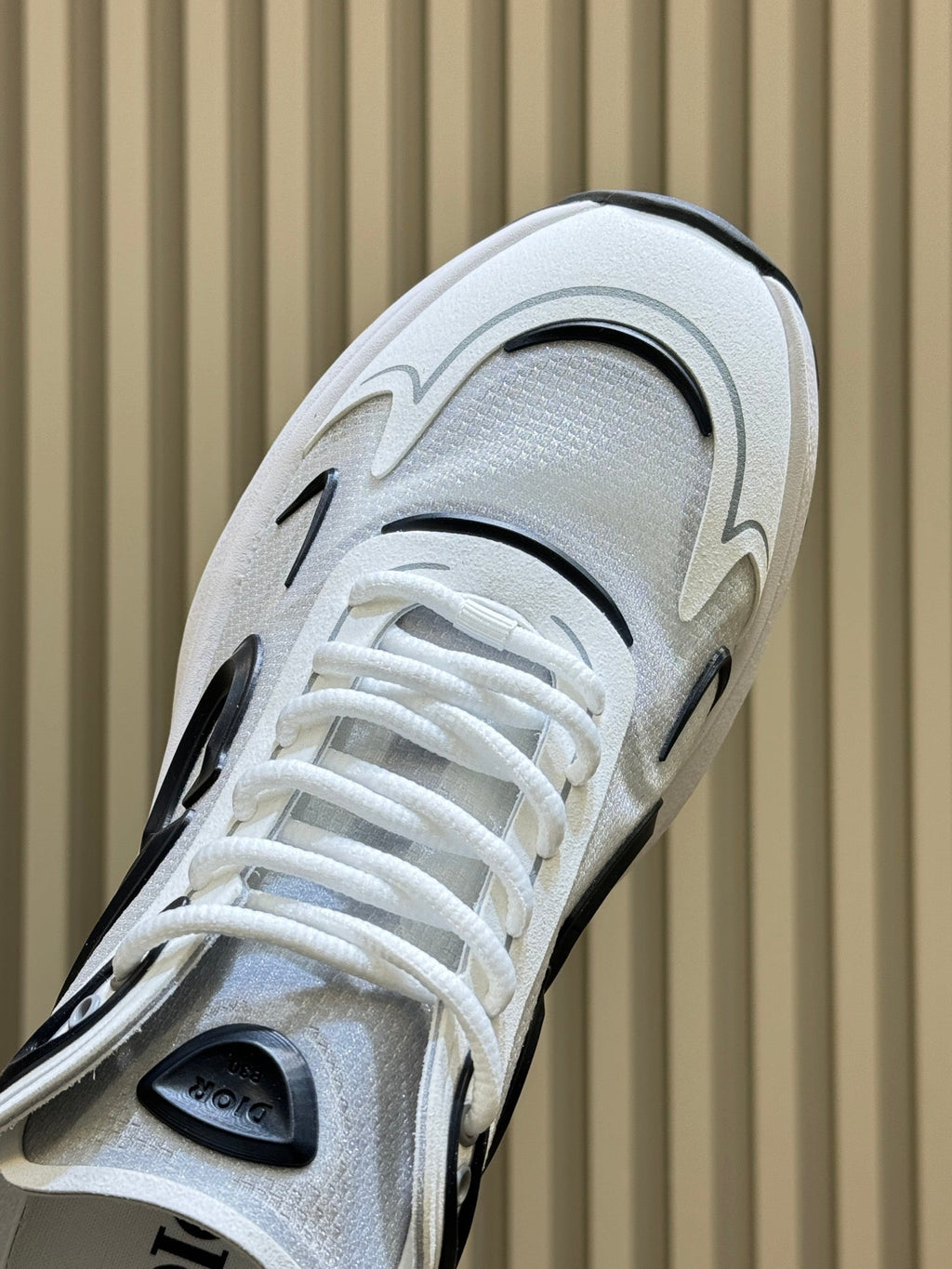 D-Sneakers