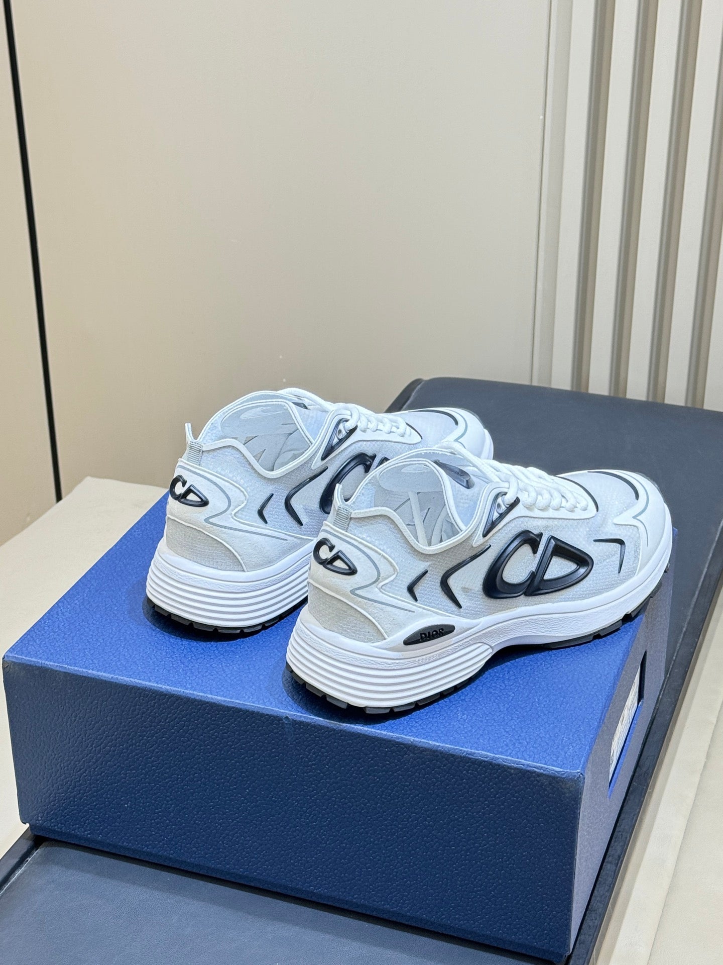 D-Sneakers