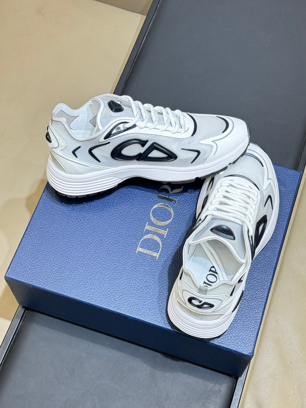 D-Sneakers