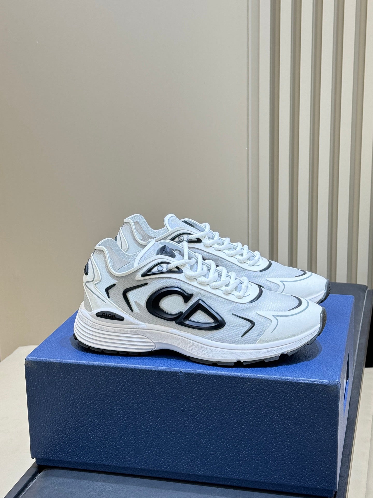 D-Sneakers