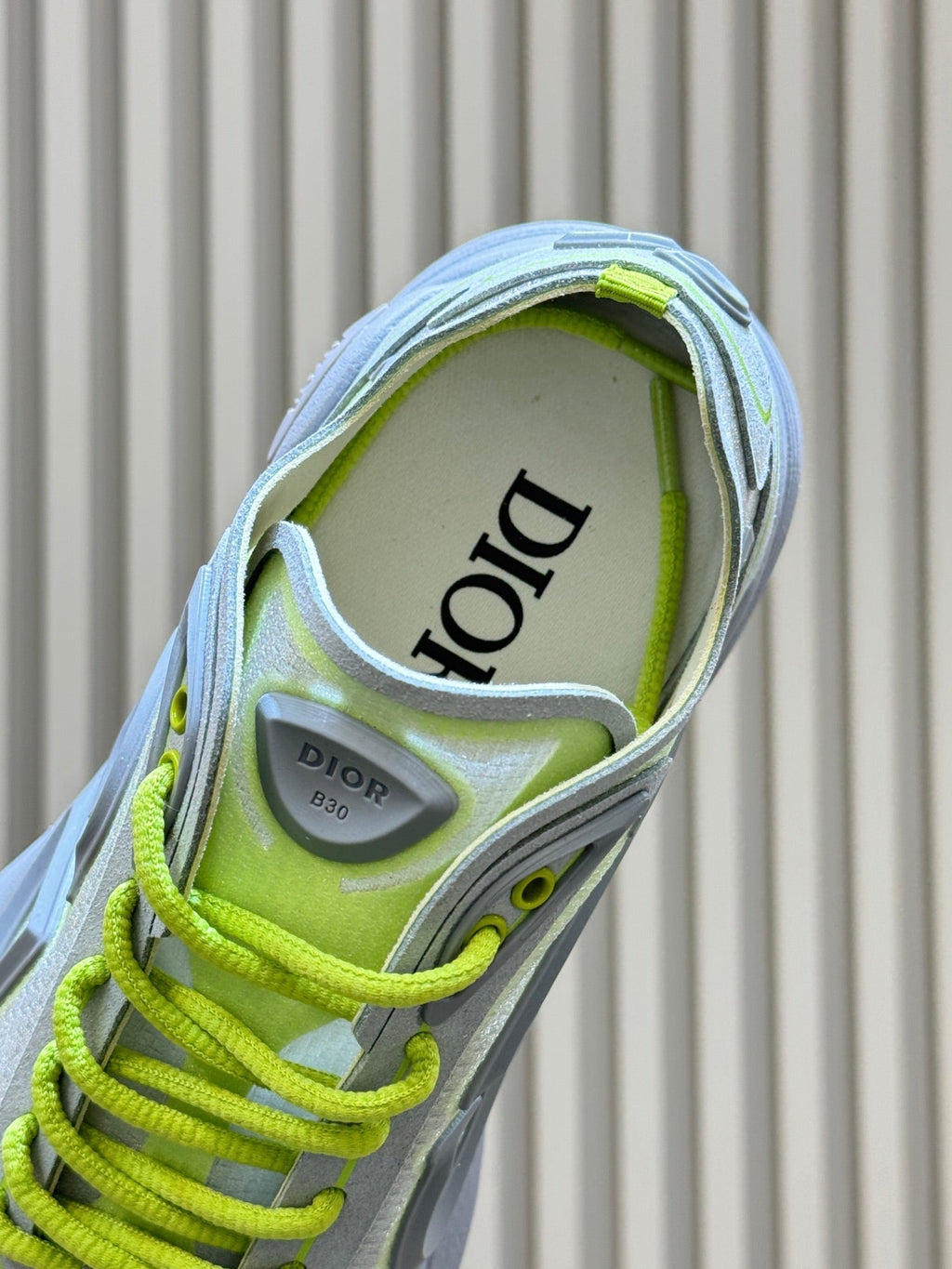 D-Sneakers