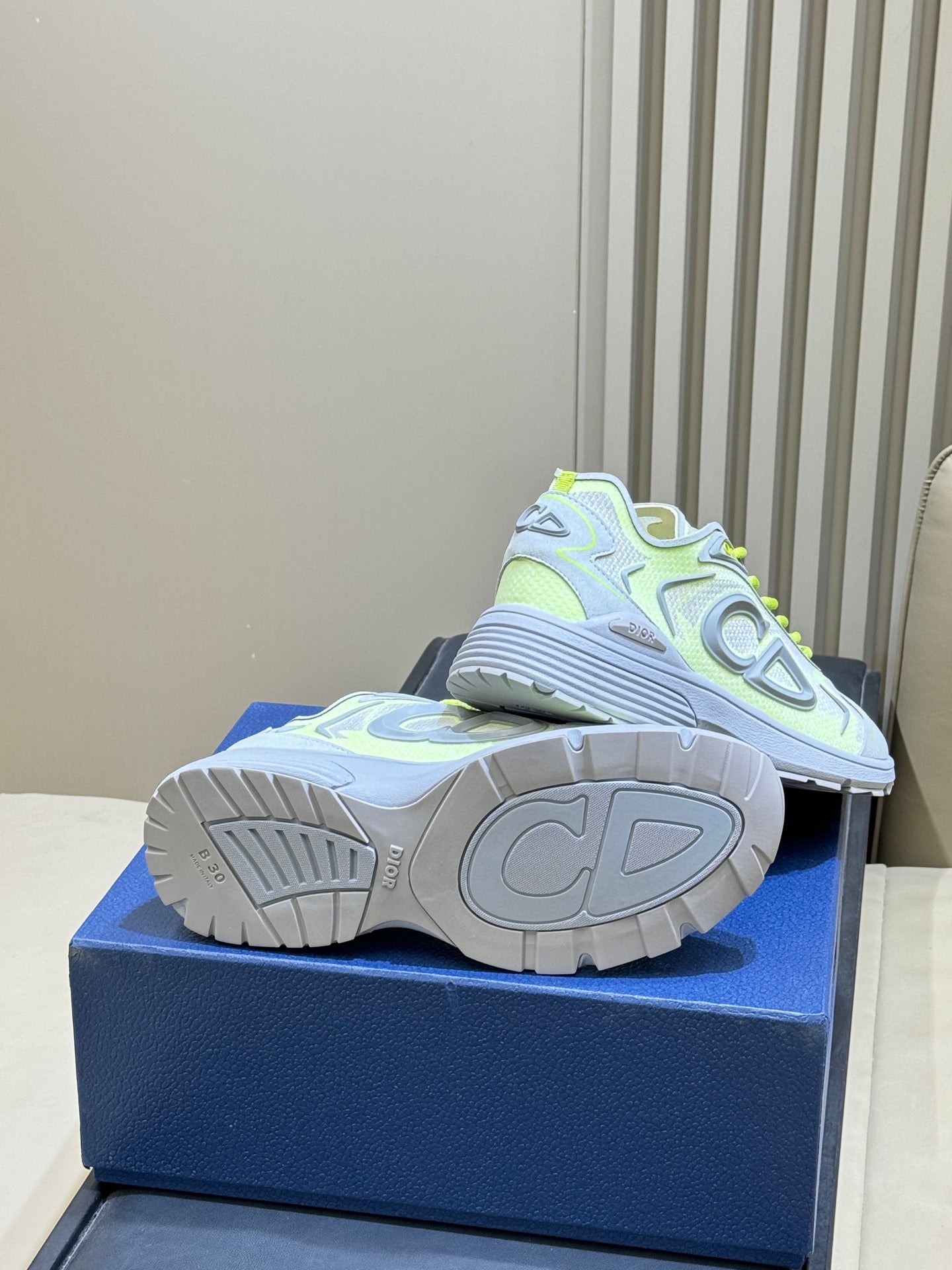 D-Sneakers