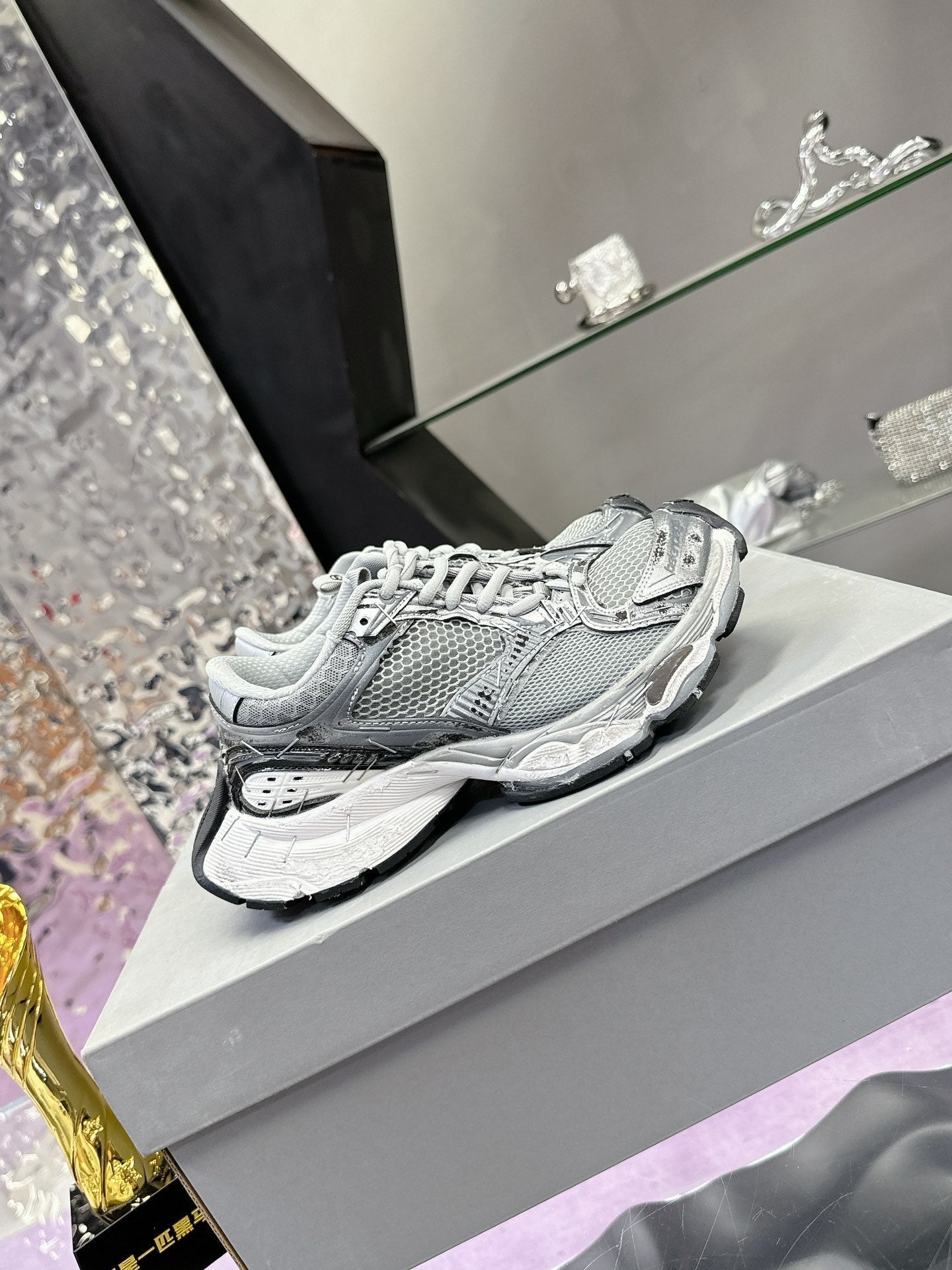 B-Sneakers