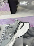 B-Sneakers