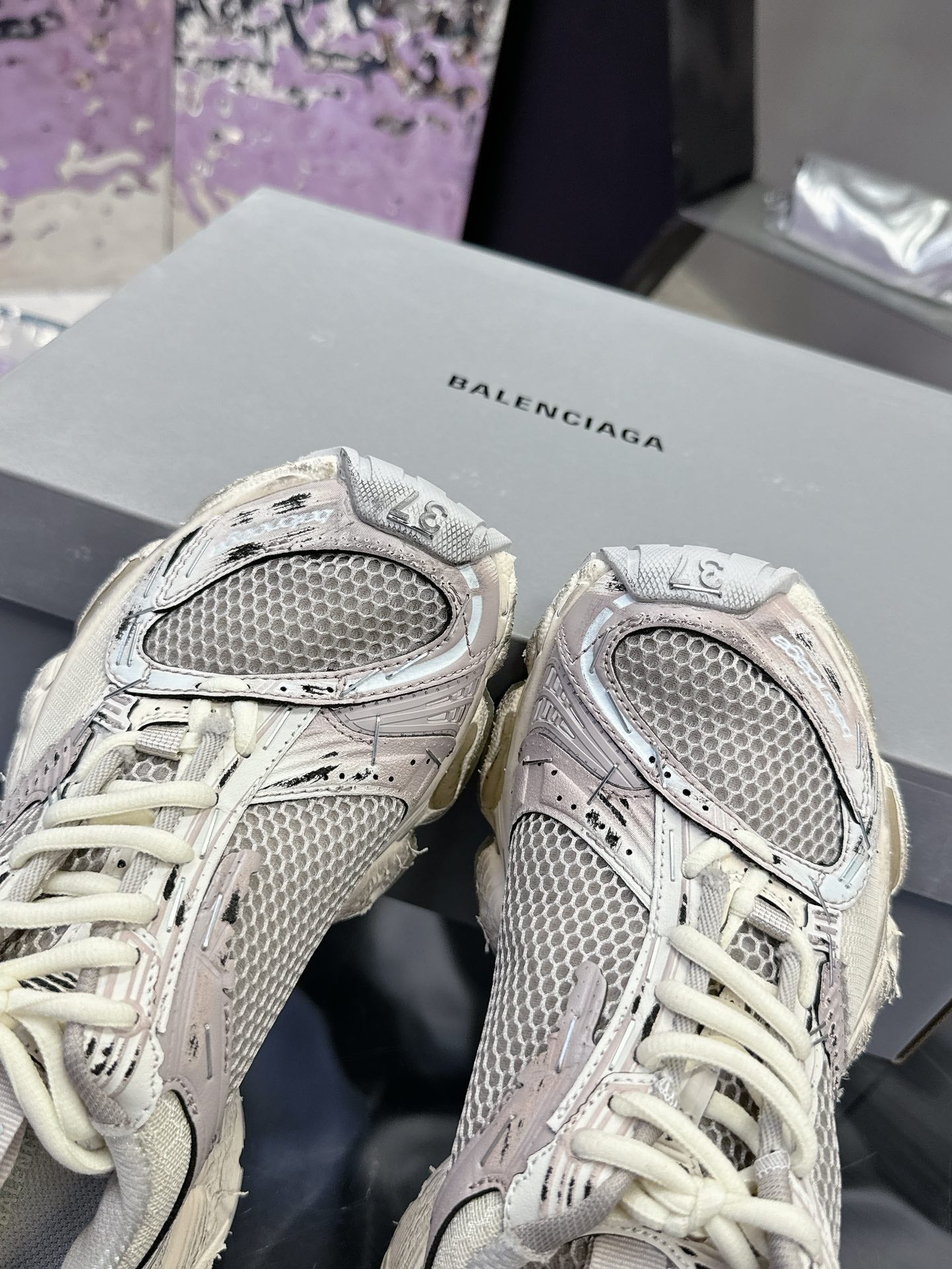 B-Sneakers