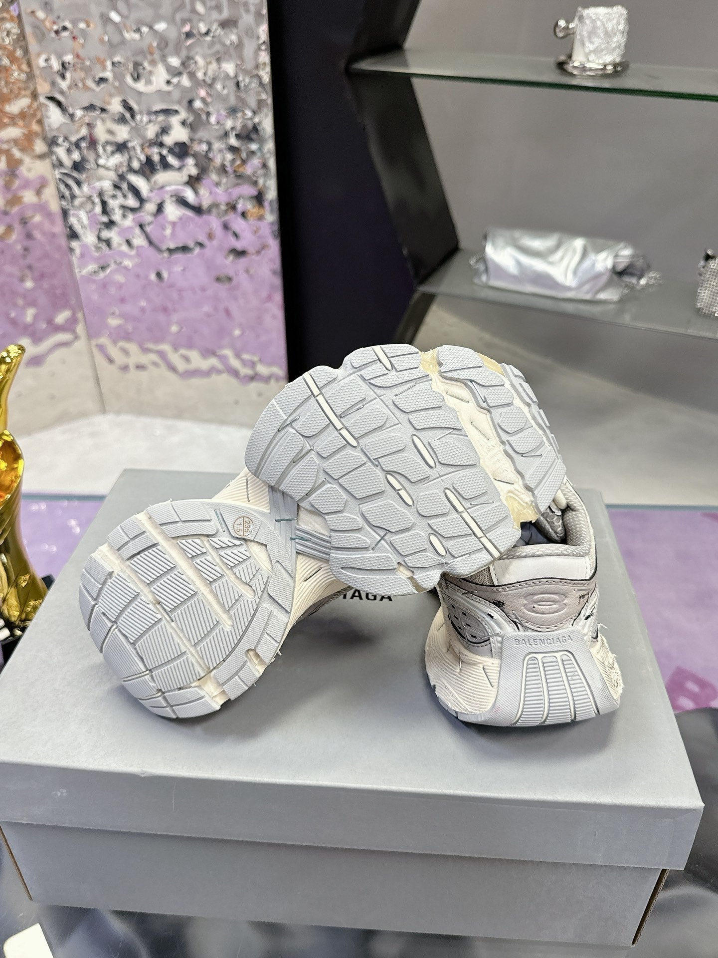 B-Sneakers
