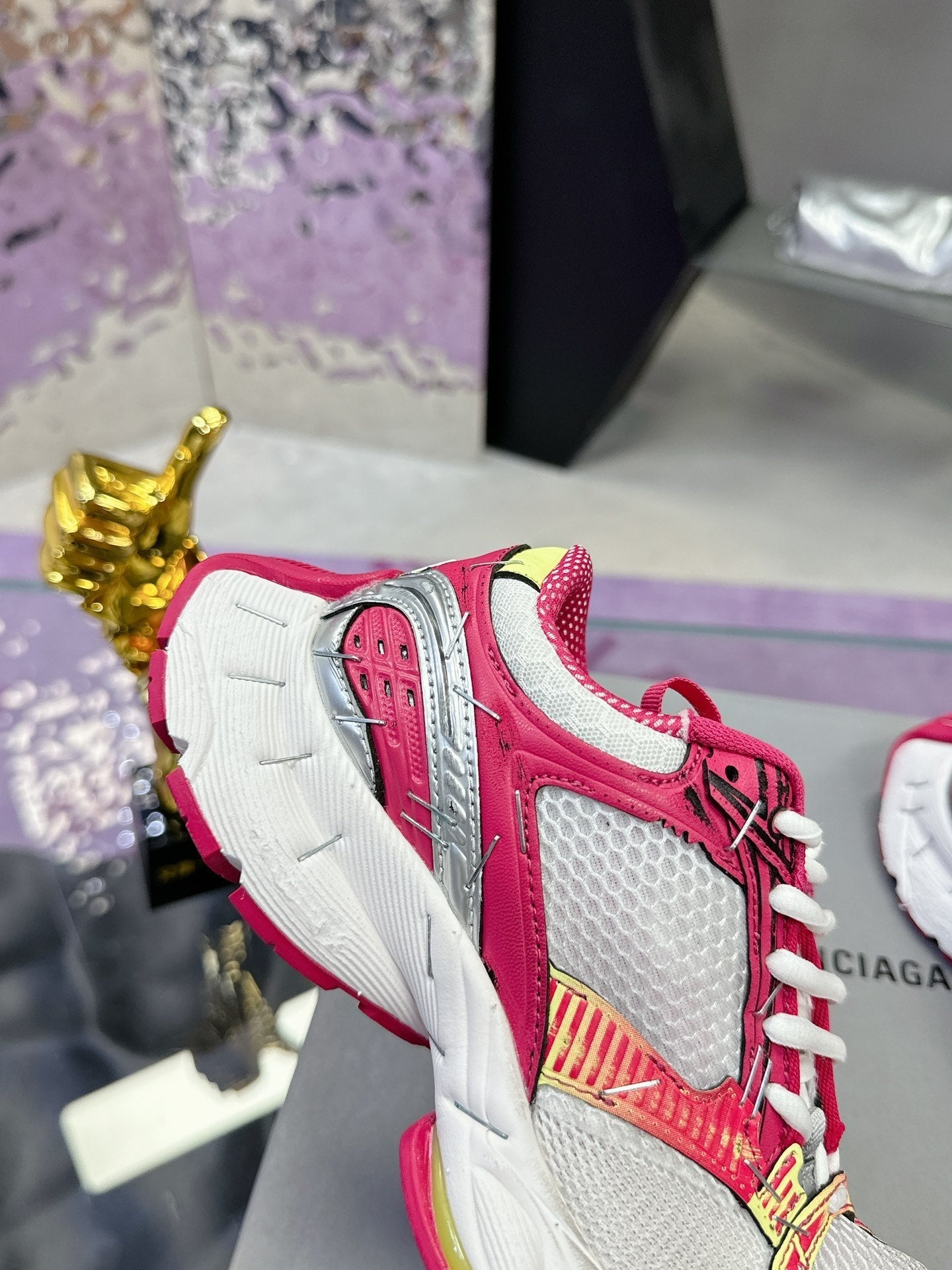 B-Sneakers