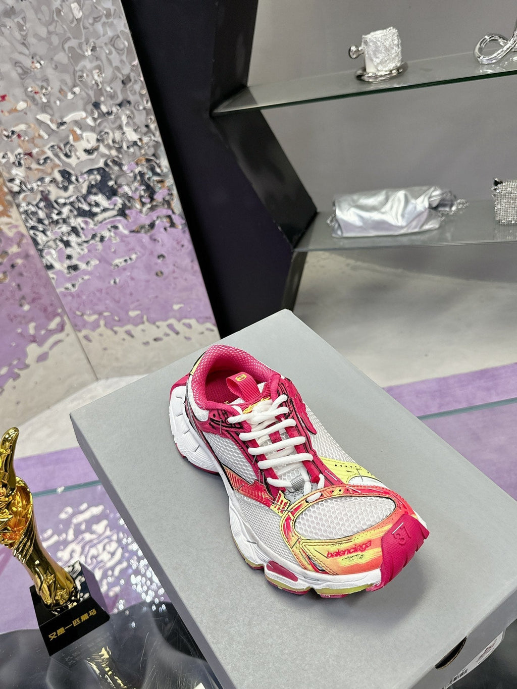 B-Sneakers