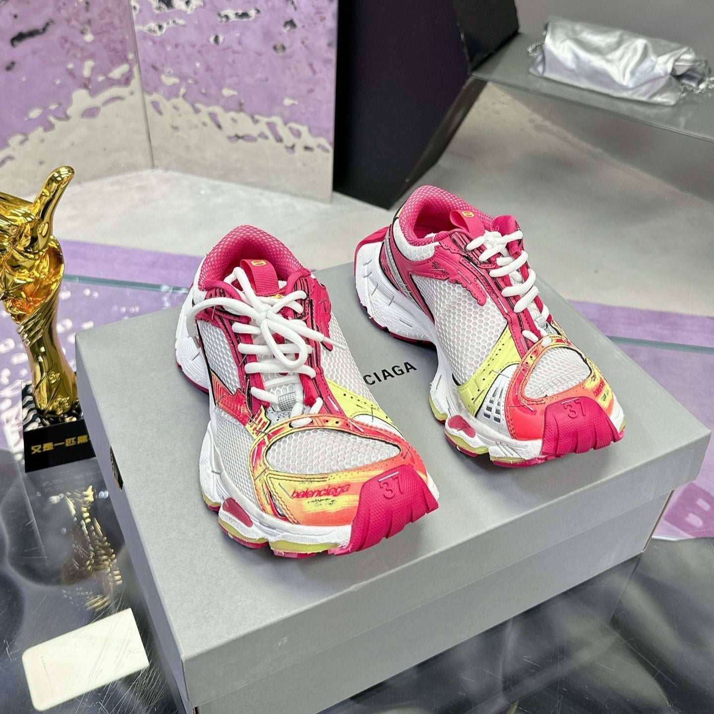B-Sneakers