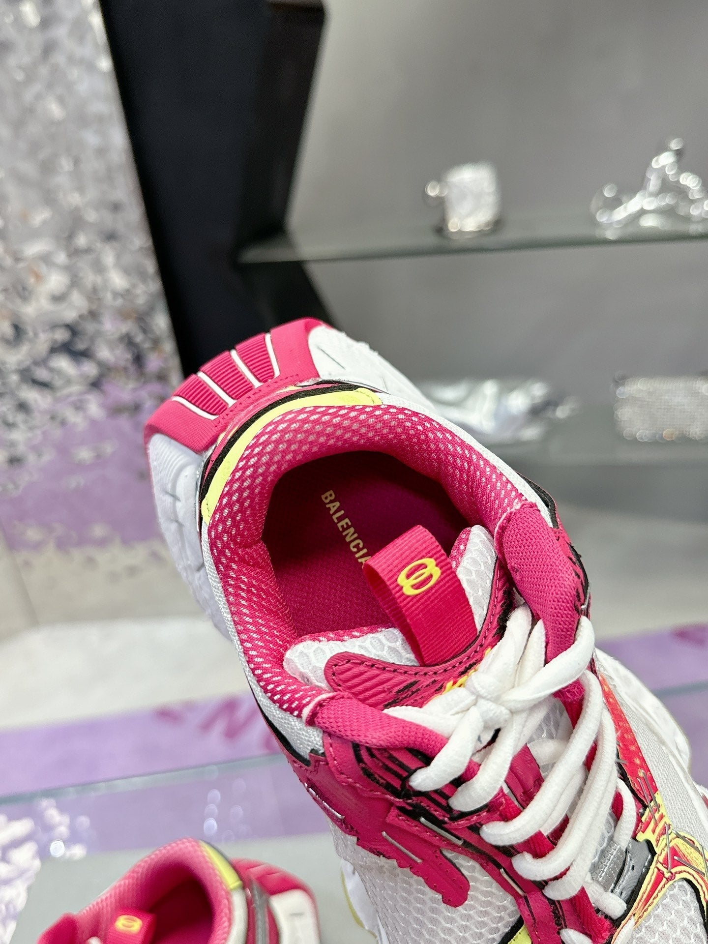 B-Sneakers