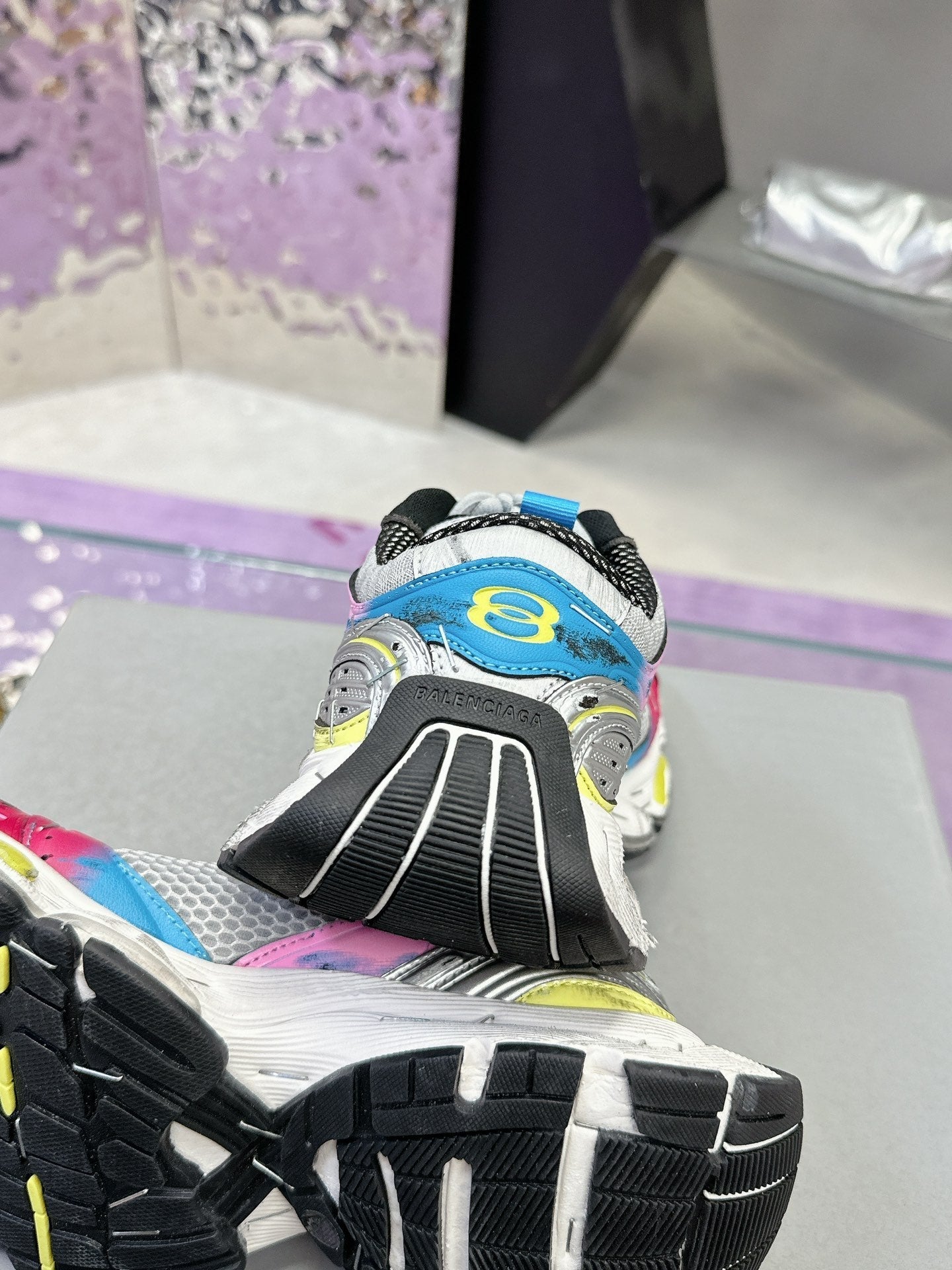 B-Sneakers