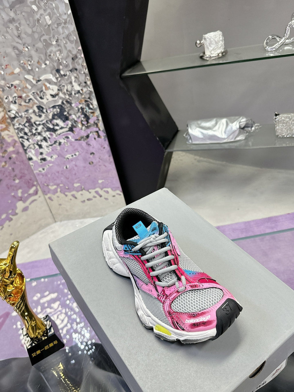 B-Sneakers