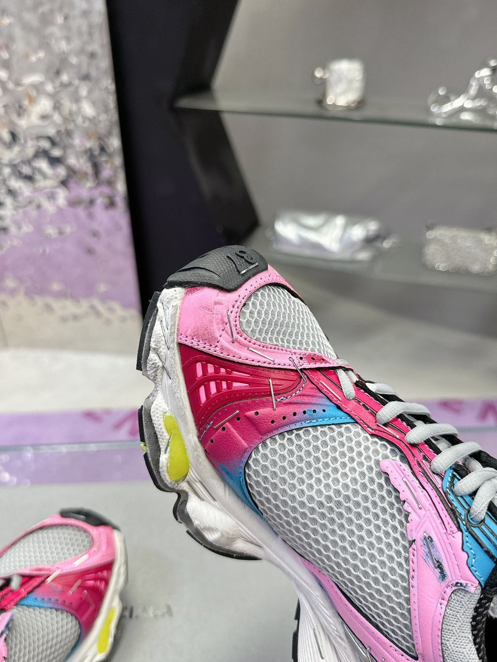 B-Sneakers