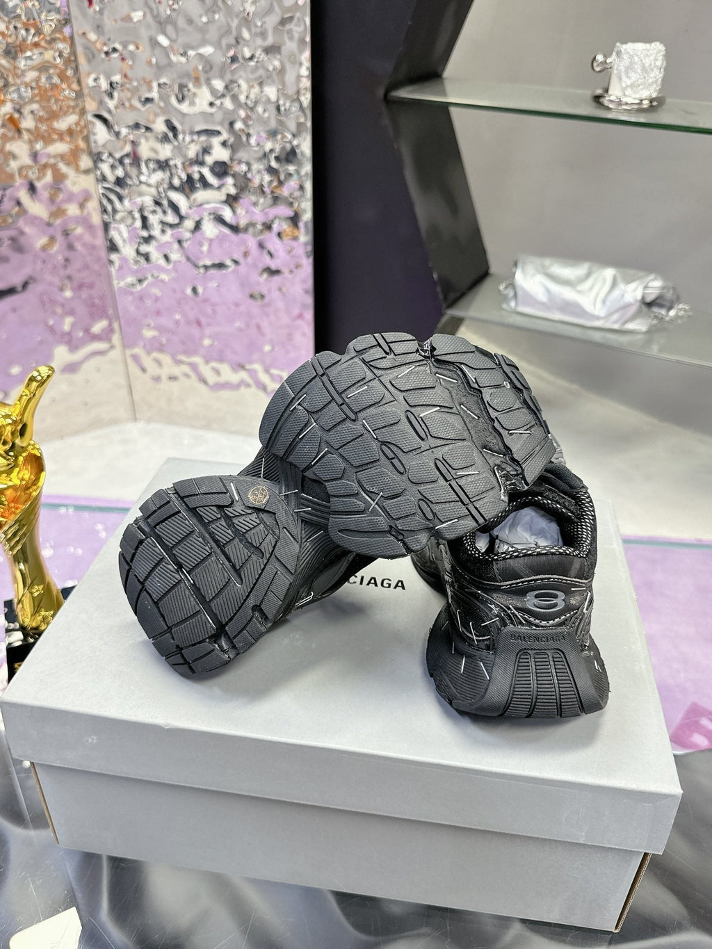 B-Sneakers