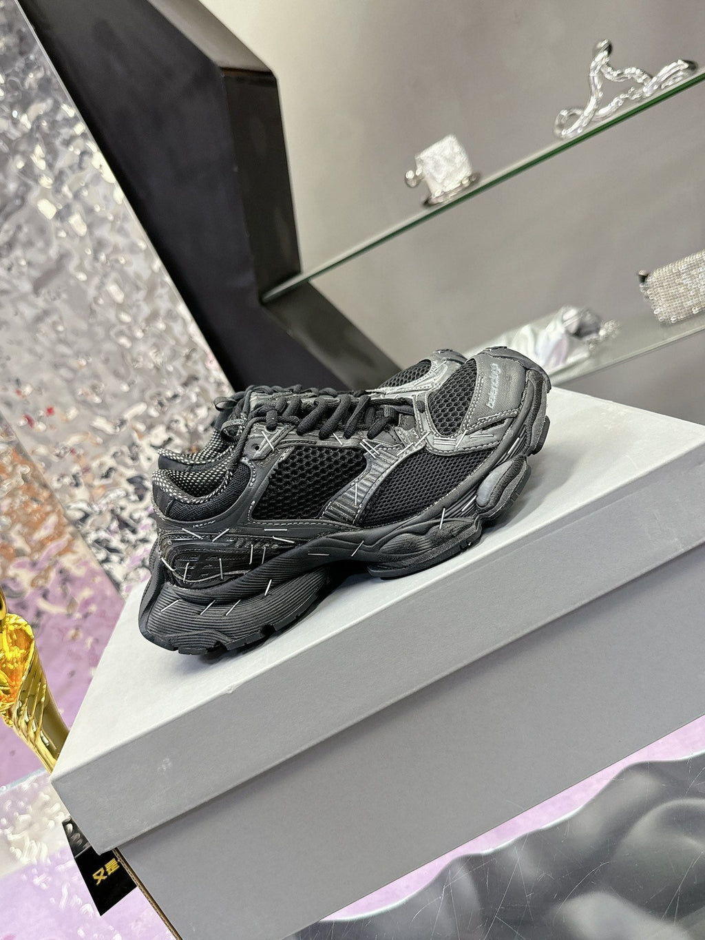 B-Sneakers