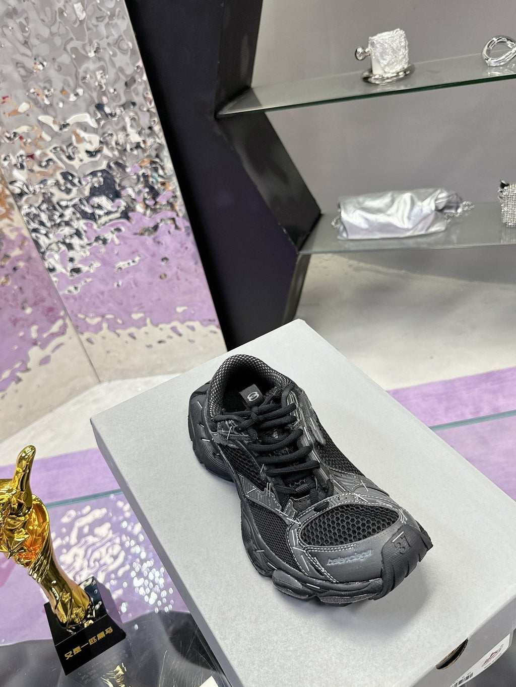 B-Sneakers