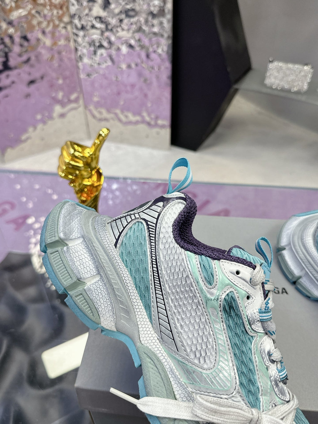 B-Sneakers