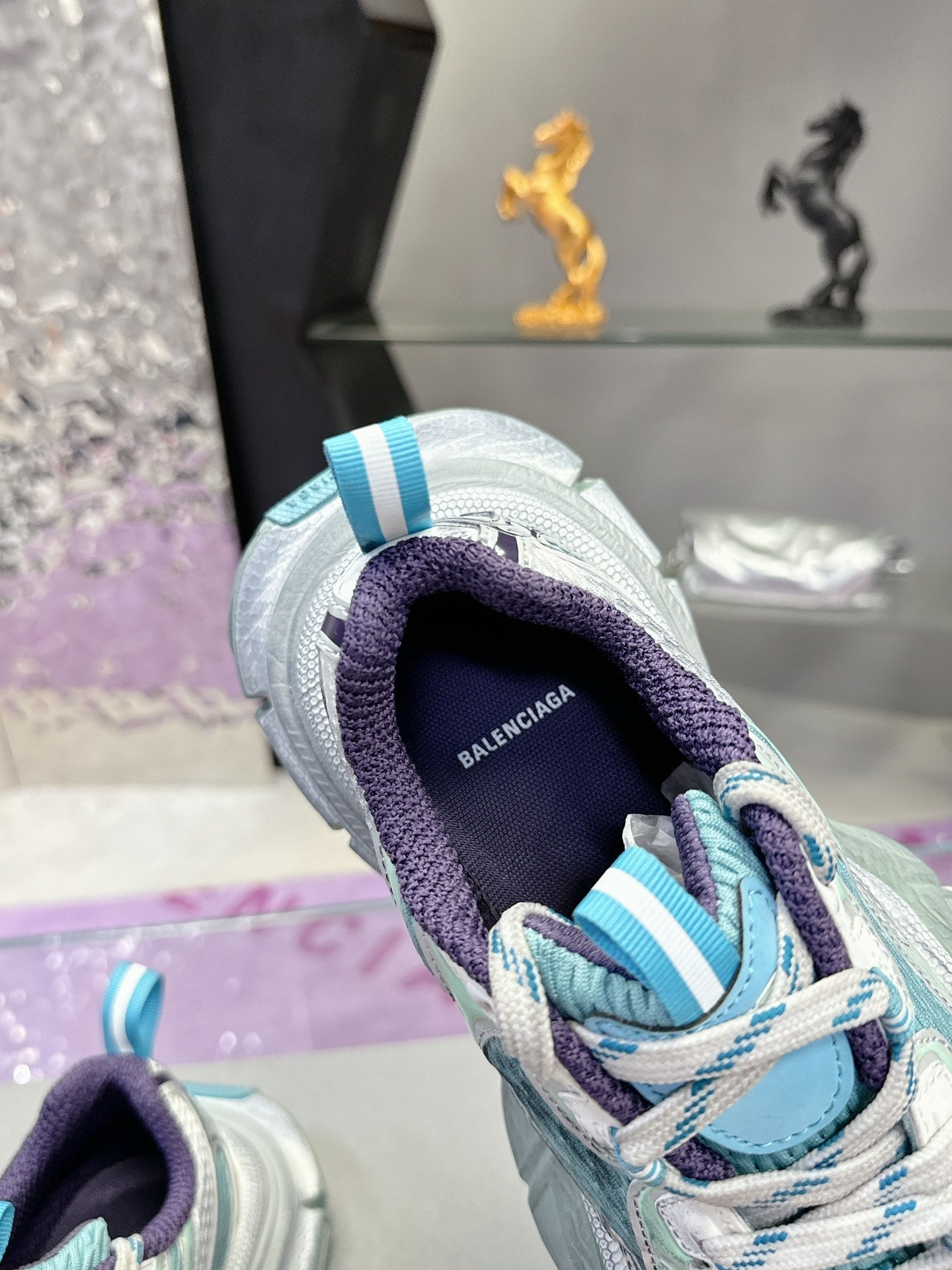 B-Sneakers