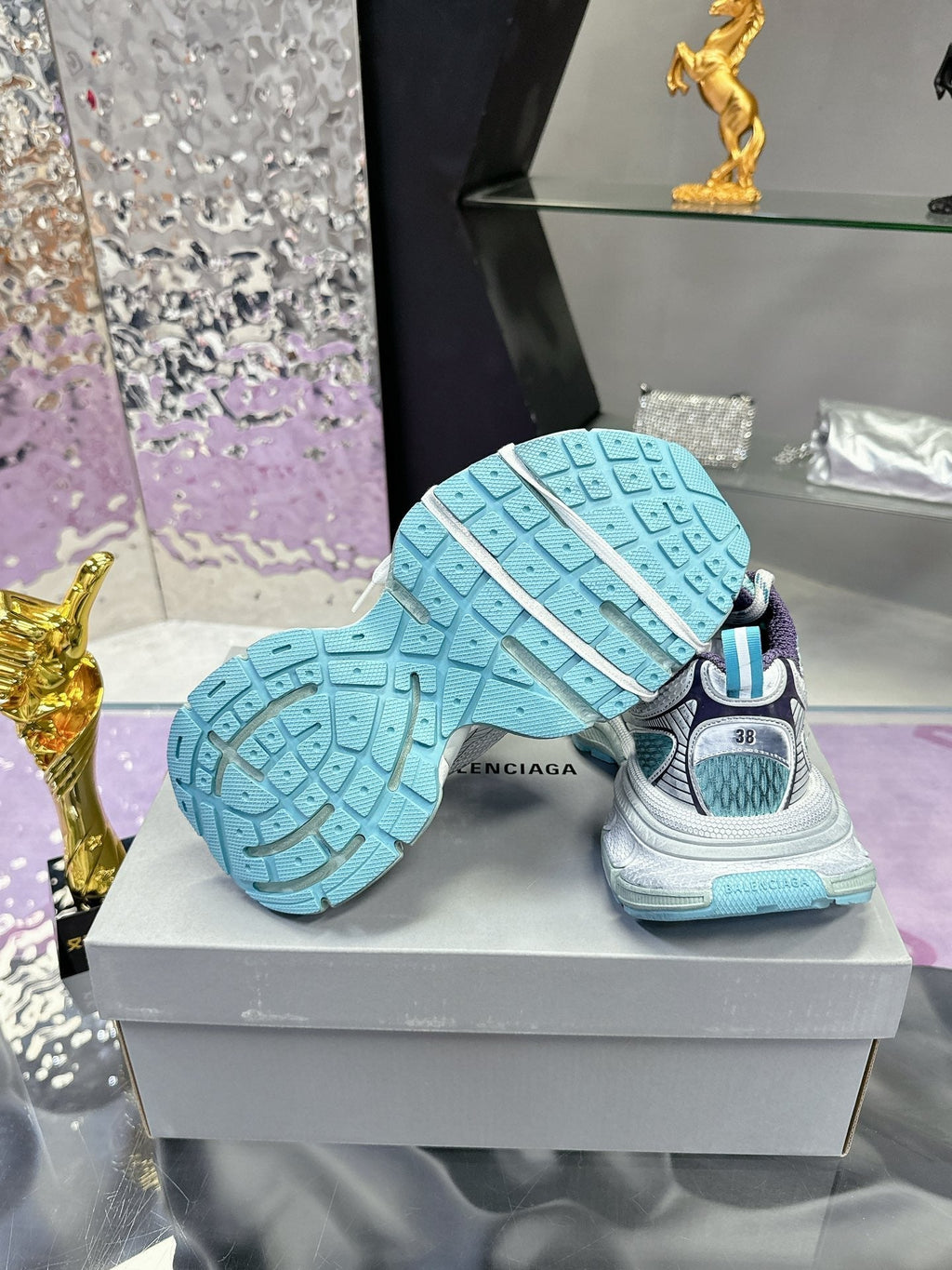 B-Sneakers