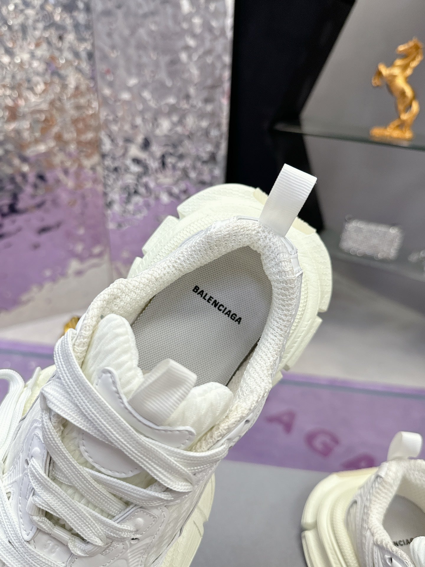 B-Sneakers