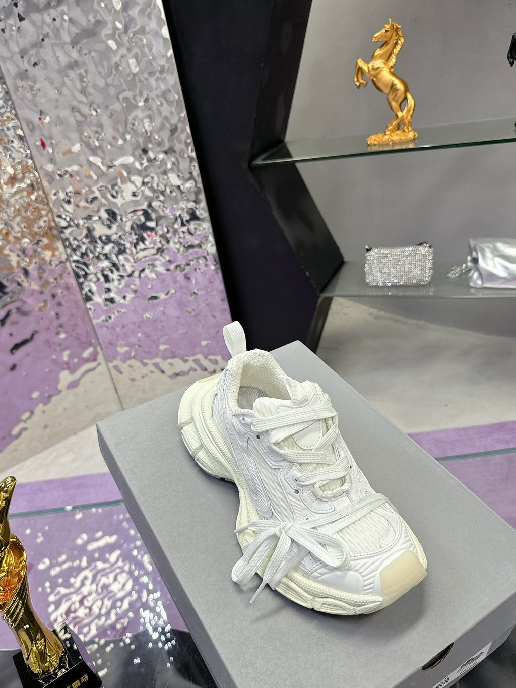 B-Sneakers