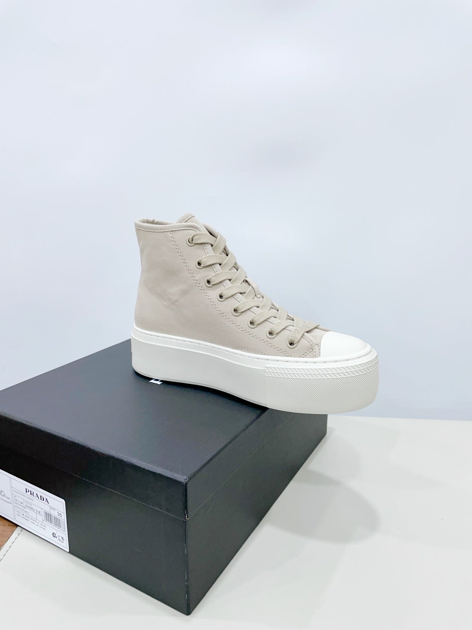 P-Sneakers