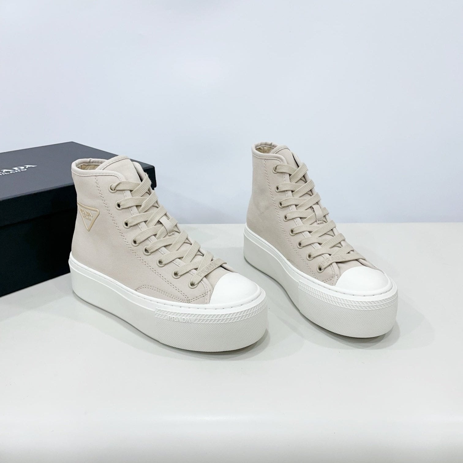 P-Sneakers