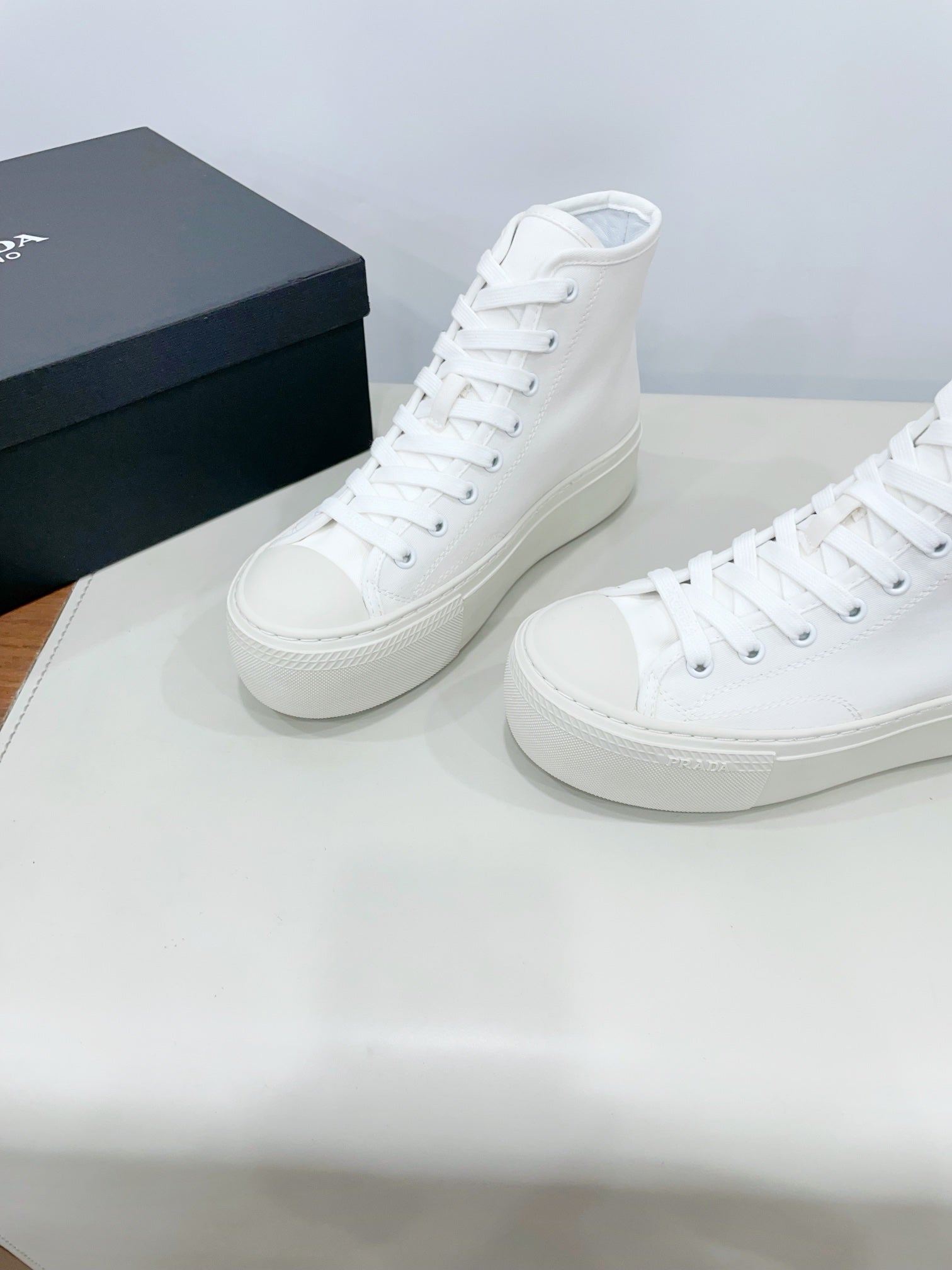 P-Sneakers