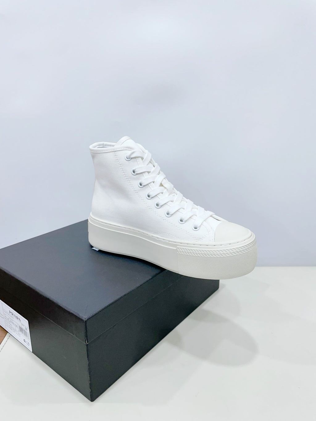 P-Sneakers