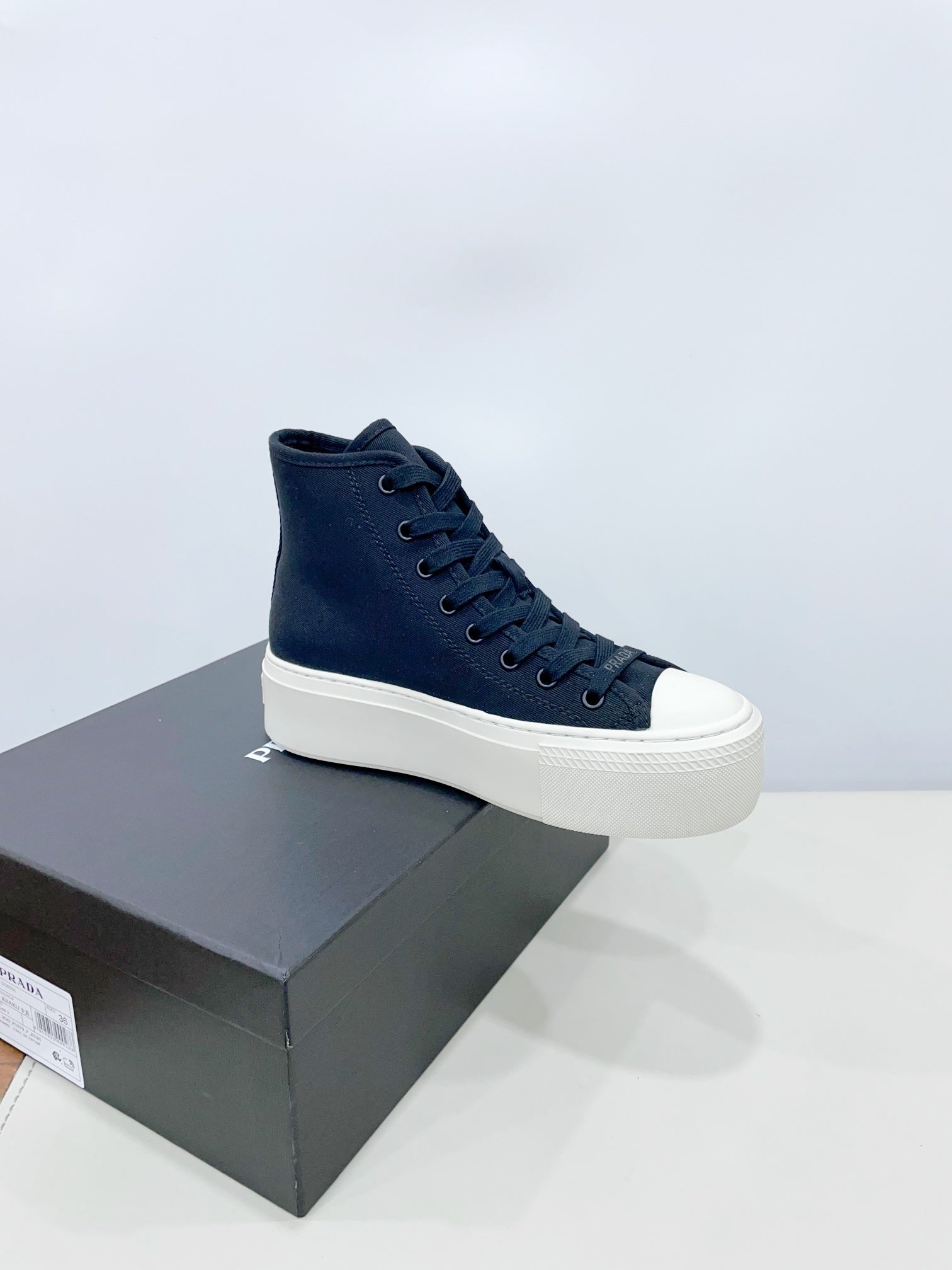 P-Sneakers