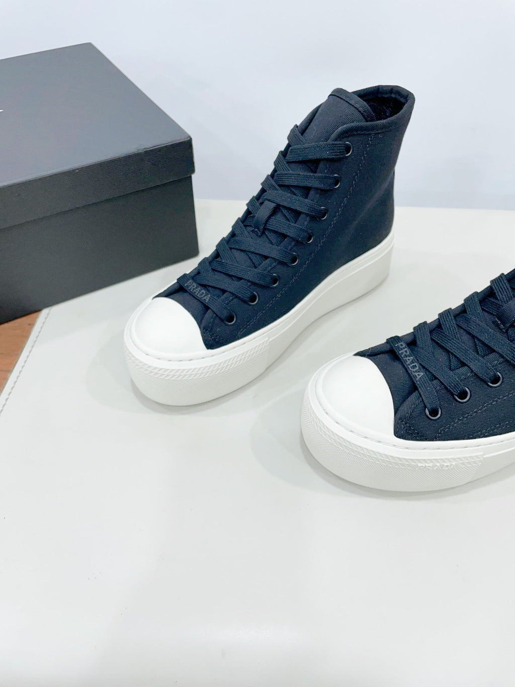 P-Sneakers