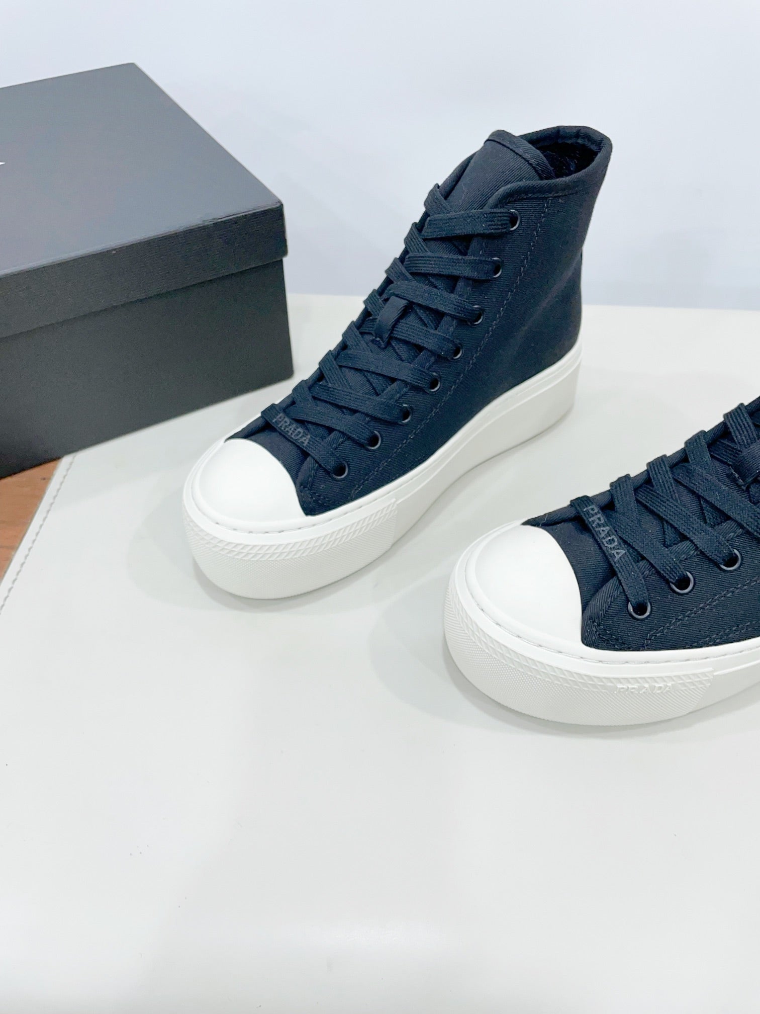 P-Sneakers