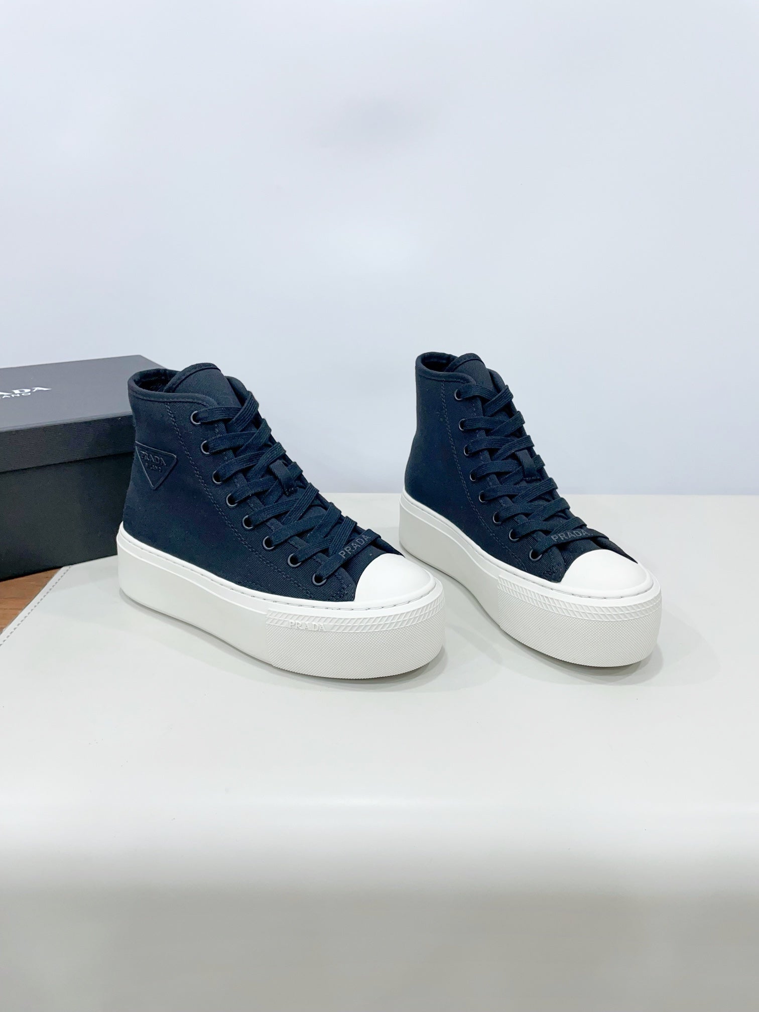 P-Sneakers