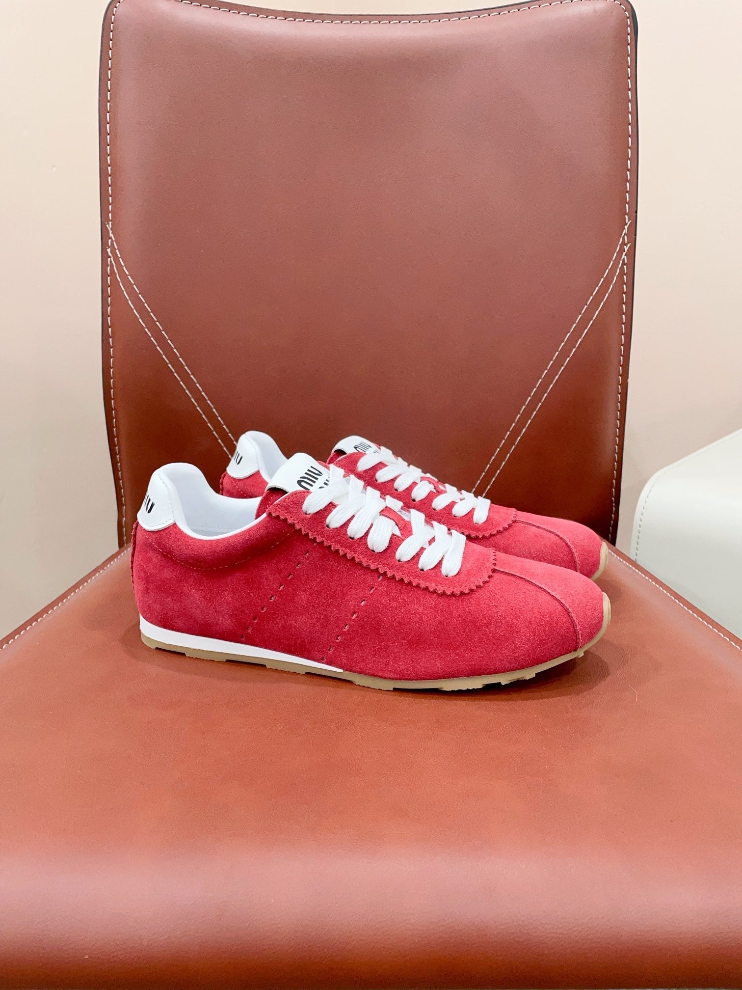 M-Sneakers