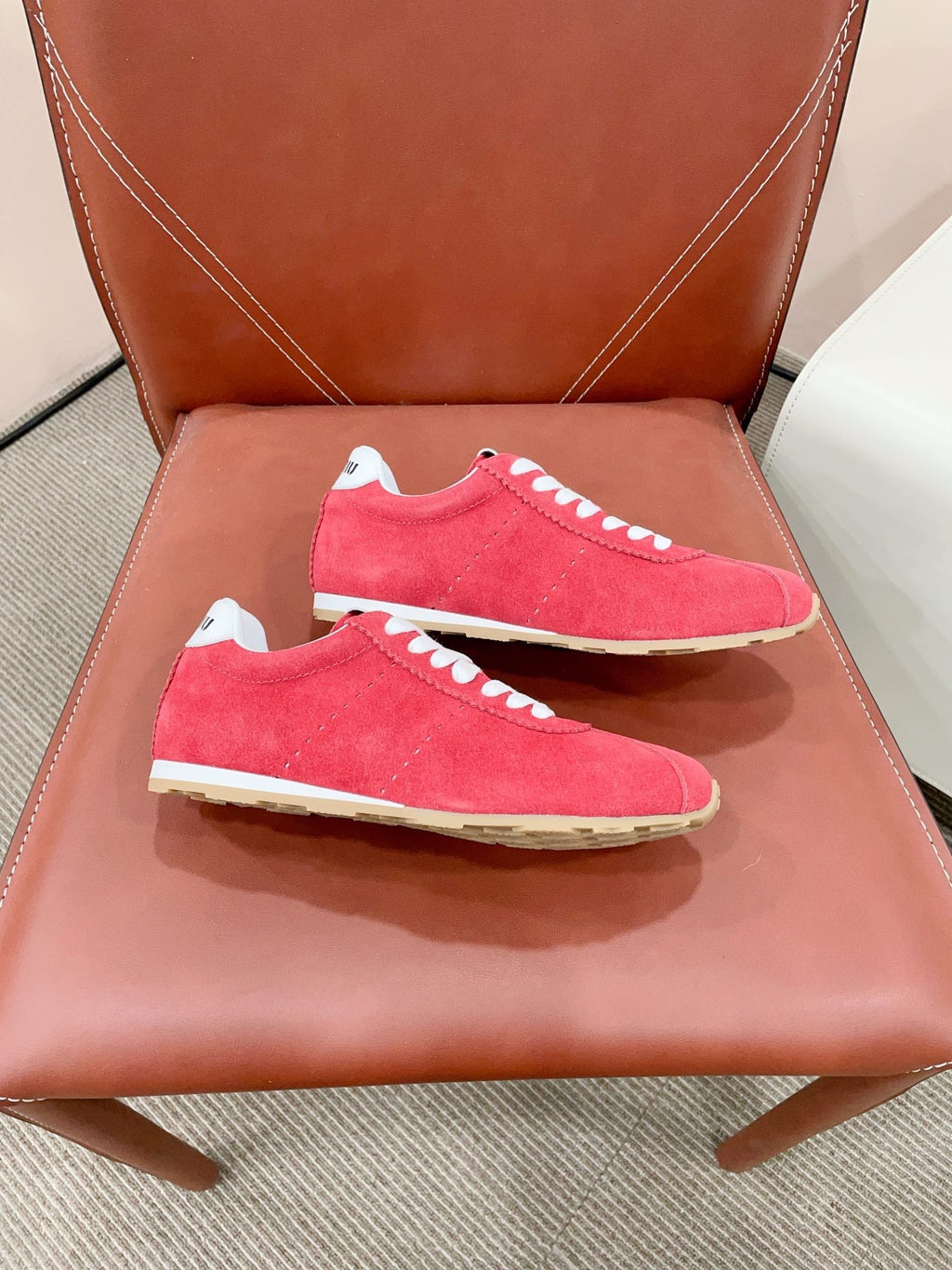 M-Sneakers