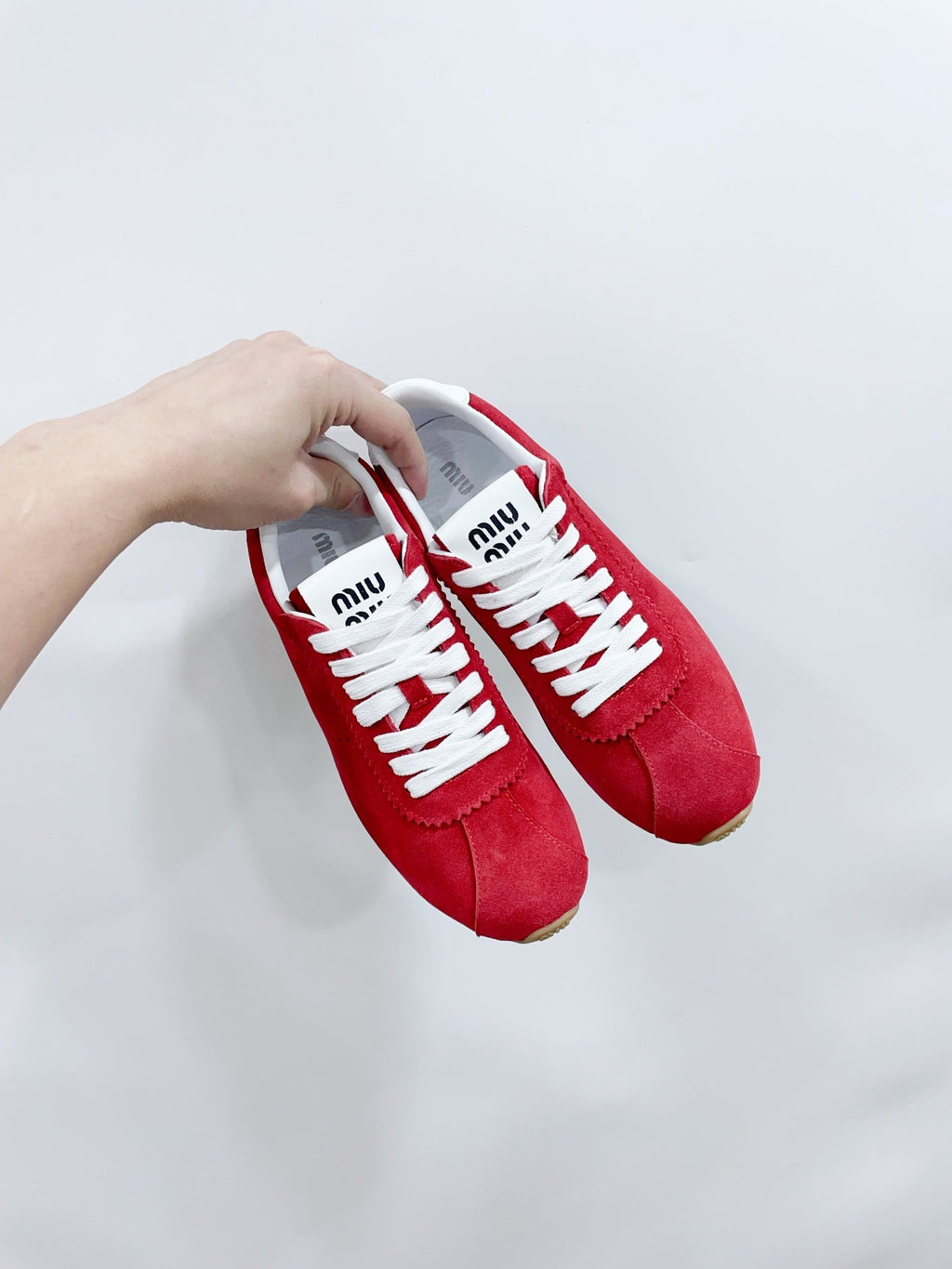 M-Sneakers