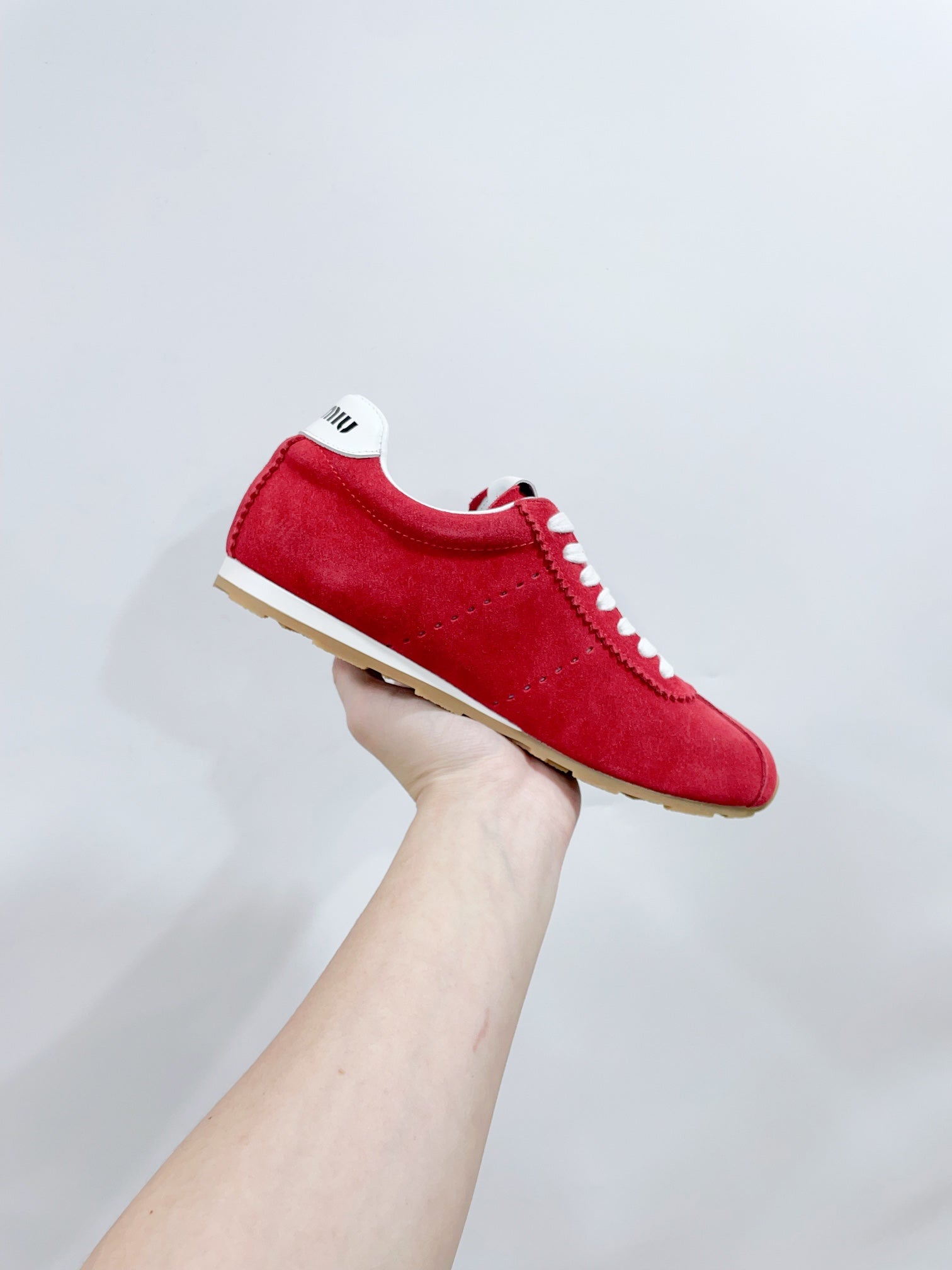 M-Sneakers