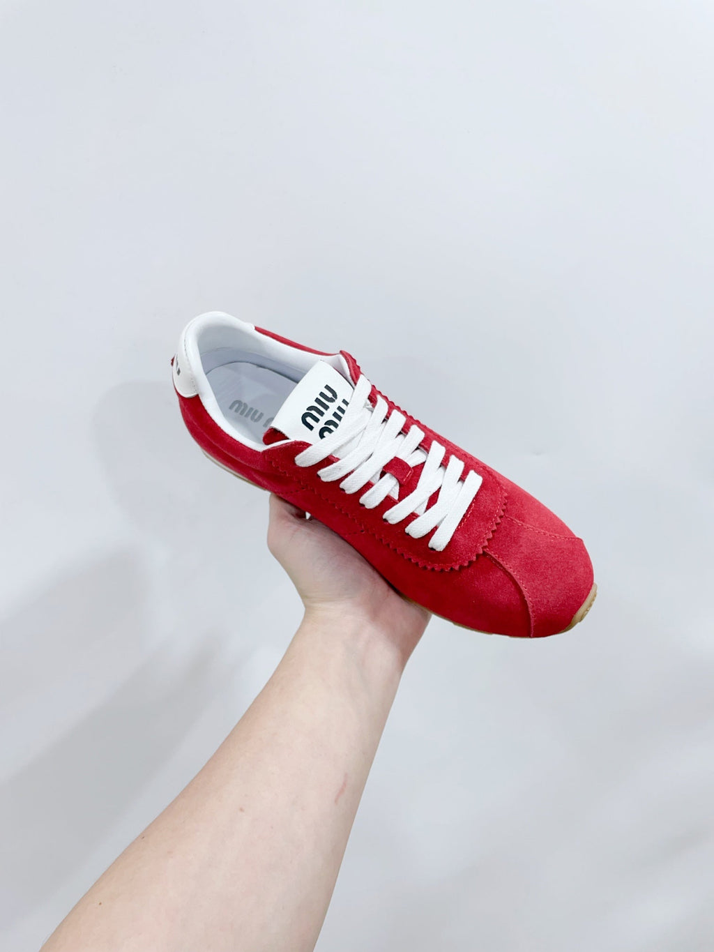 M-Sneakers