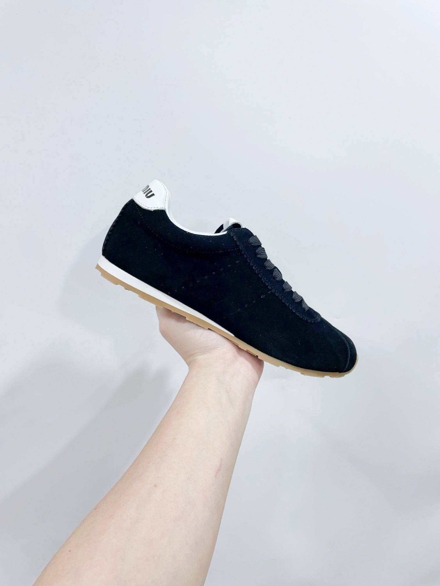 M-Sneakers