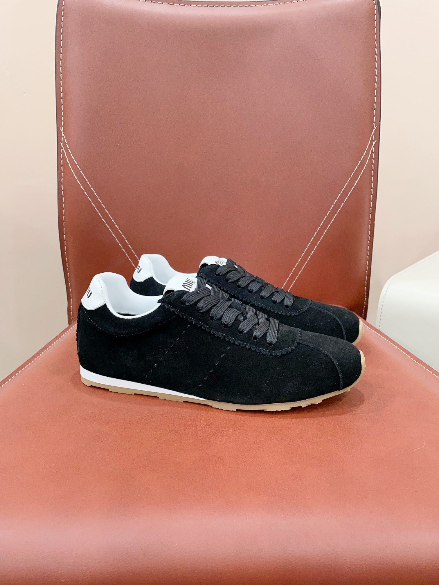 M-Sneakers